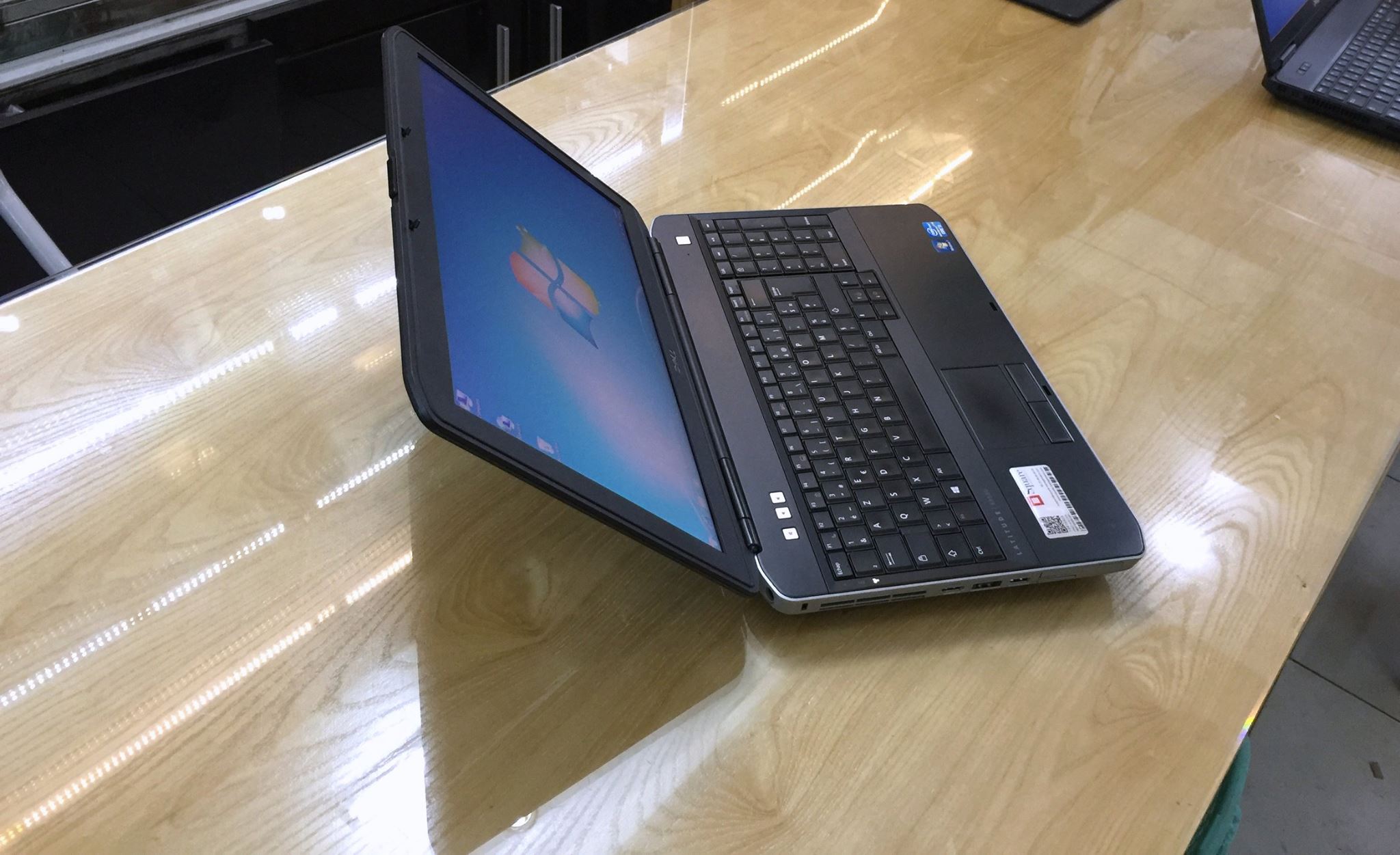 Laptop Dell Latitude E6530-4.jpg